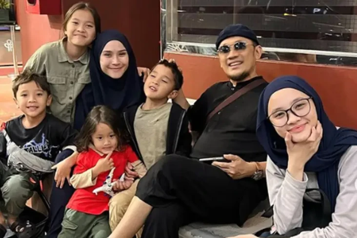 9 Artis Muda Indonesia...