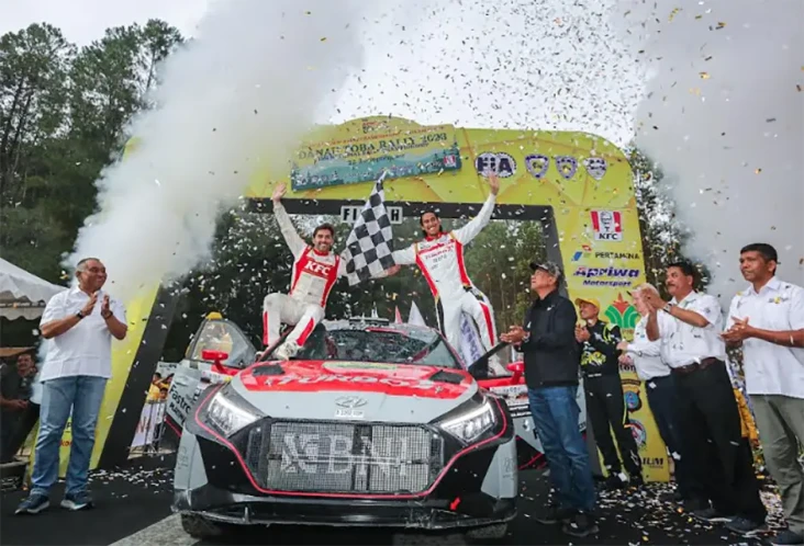 Sean Gelael Juara di...