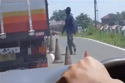 Sopir Truk Kena Pungli...