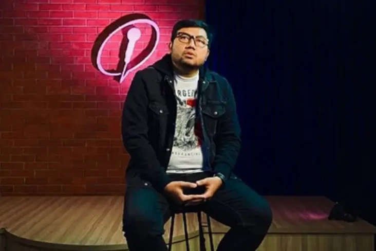 Profil Komika Awwe,...