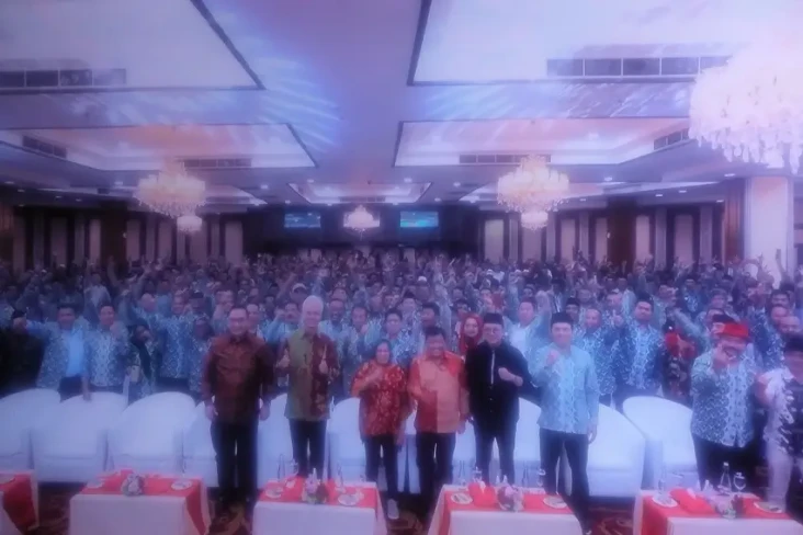 Antusias Ratusan Perangkat...