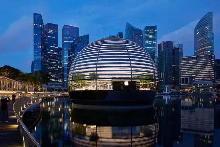 Apple Store Singapore,...