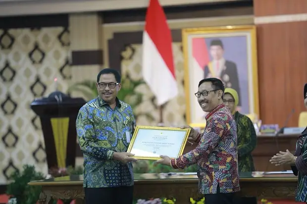 Jateng Terima Penghargaan...