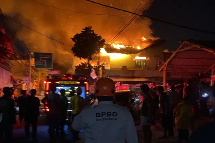 Rumah Terbakar di Palmerah,...
