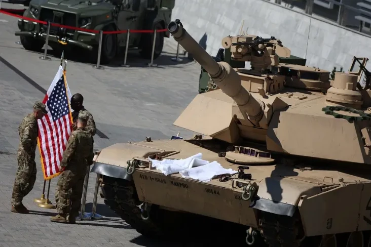 Rusia: Tank M1 Abrams...
