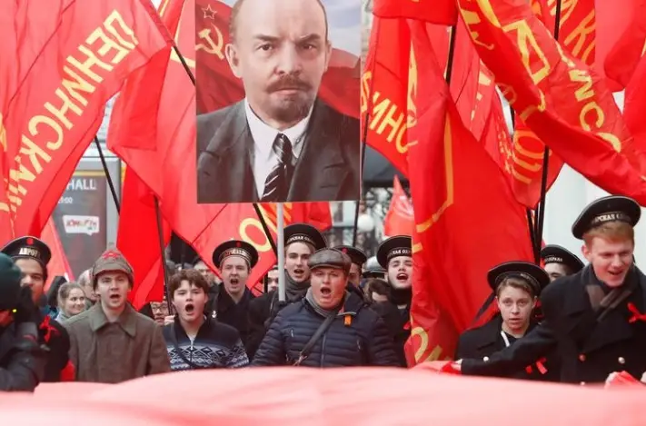 Sejarah Revolusi Bolshevik...