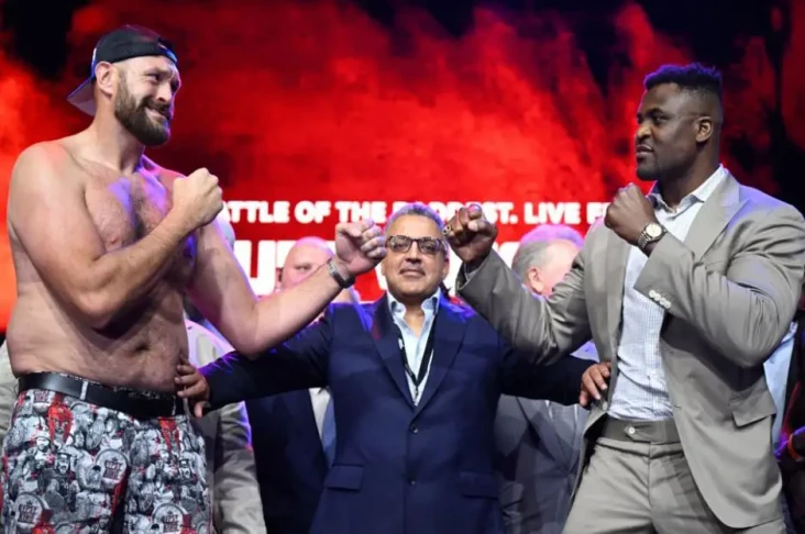 Francis Ngannou Bongkar...
