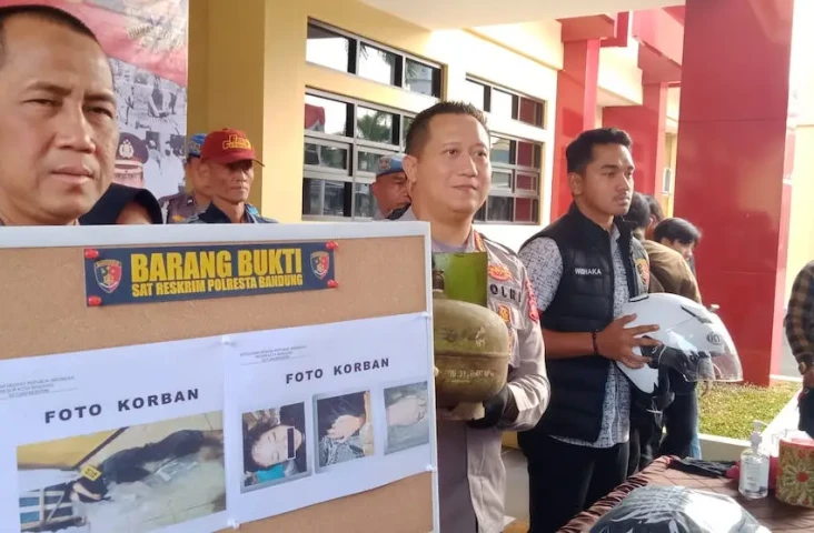 Terbakar Cemburu, Pemuda...