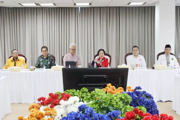Duduk Bersebelahan di...