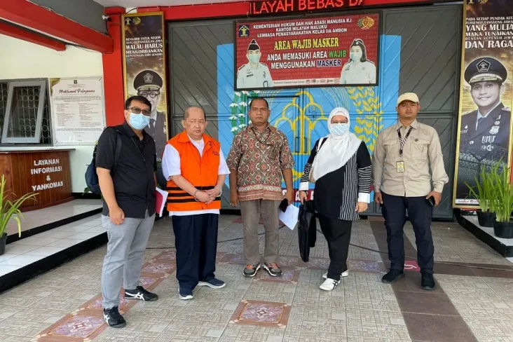 Penyuap Bupati Buru...