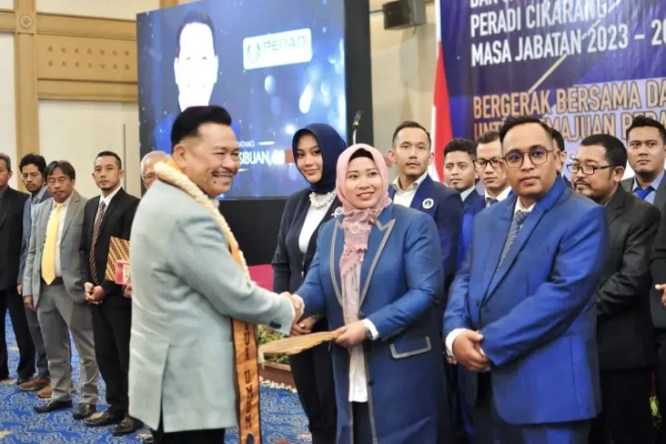 Wulan Windiarti Pimpin...