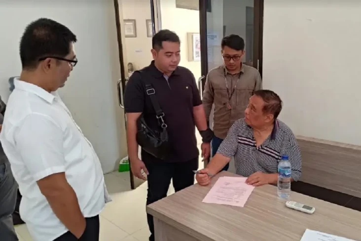 Kejari Surabaya Tangkap...
