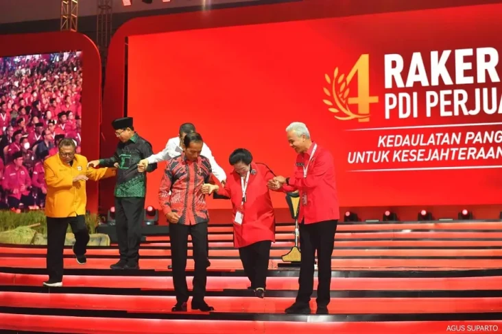 Dibisiki Jokowi Tentang...