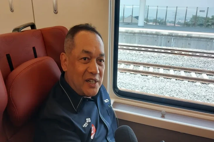 Jajal Kereta Cepat Whoosh,...