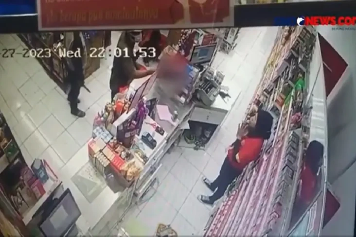 Dua Perampok Minimarket...