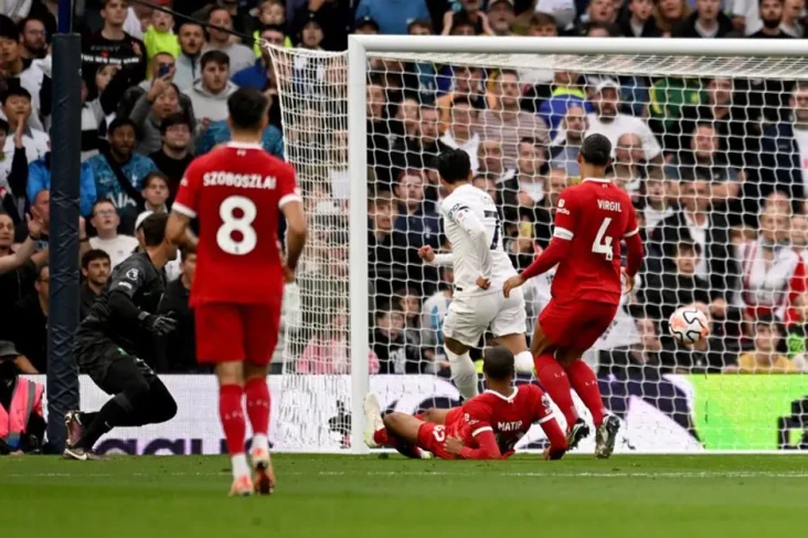 Lawan 9 Pemain Liverpool,...