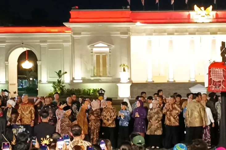 Presiden Jokowi dan...