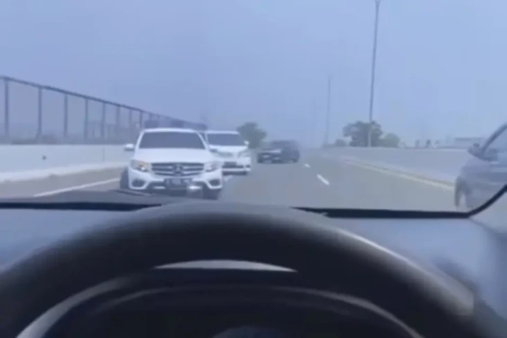 Viral Mobil Mewah Nekat...
