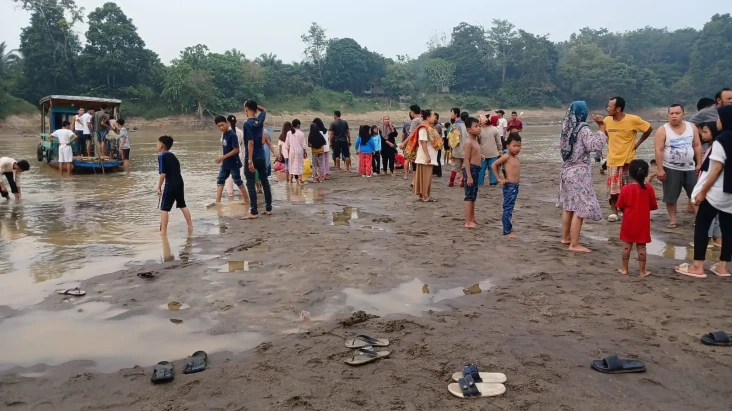 5 Warga Tebo Jambi Tenggelam...