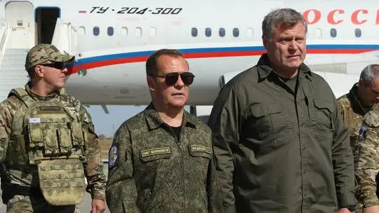 Mantan Presiden Medvedev:...