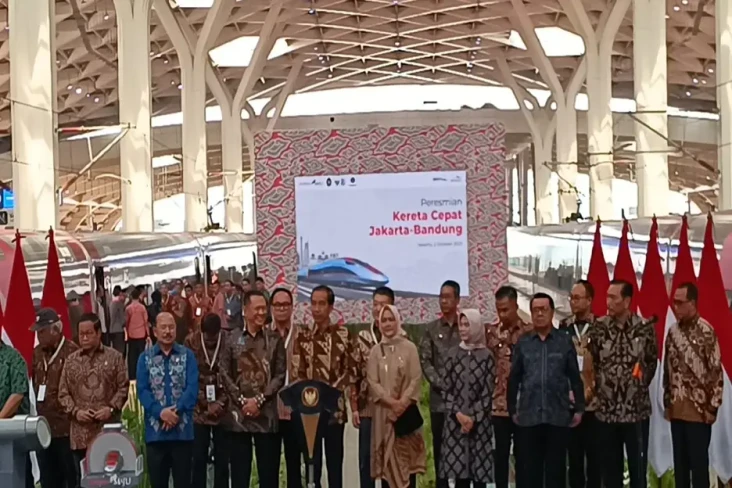 Resmikan Kereta Cepat,...