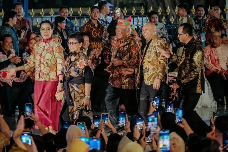Hari Batik Nasional,...