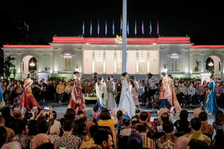 Istana Berbatik Pamerkan...