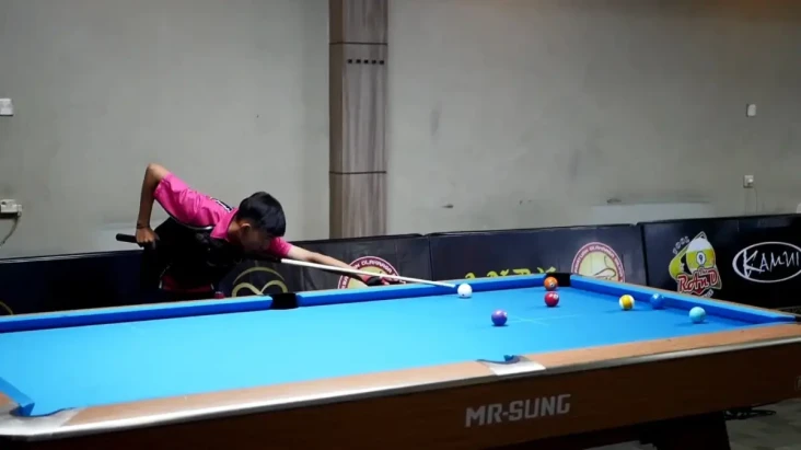 Tuan Rumah Dominasi...