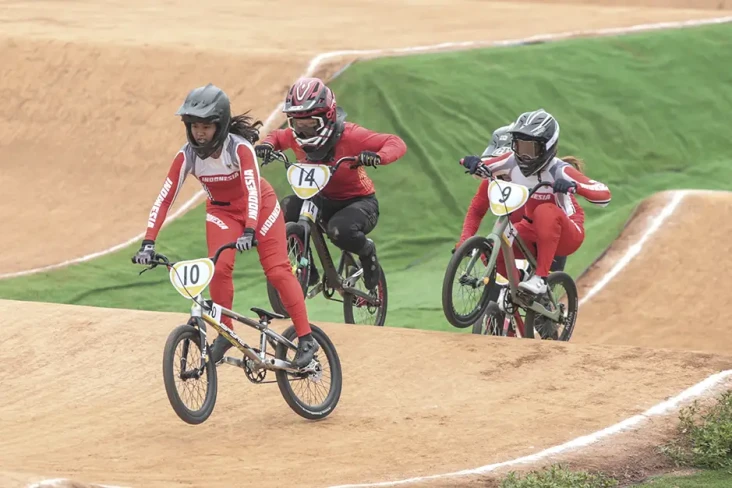 Atlet Sepeda BMX Putri...