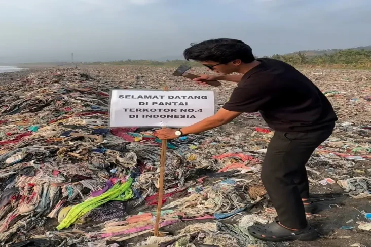 Aksi Bersih-bersih Pantai...