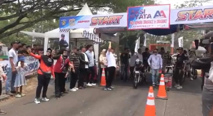 425 Biker Ramaikan Drag...