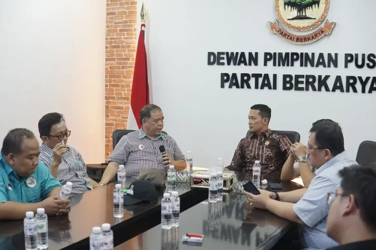 Terima Relawan Ganjar,...