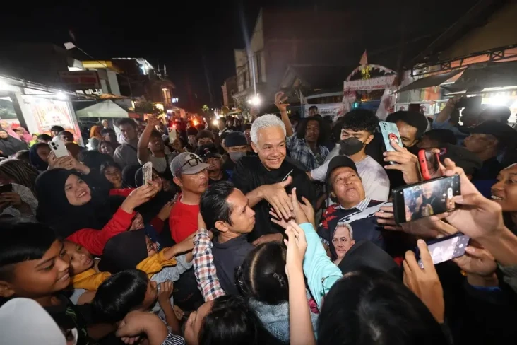 Kunjungi Kampung Buruh...