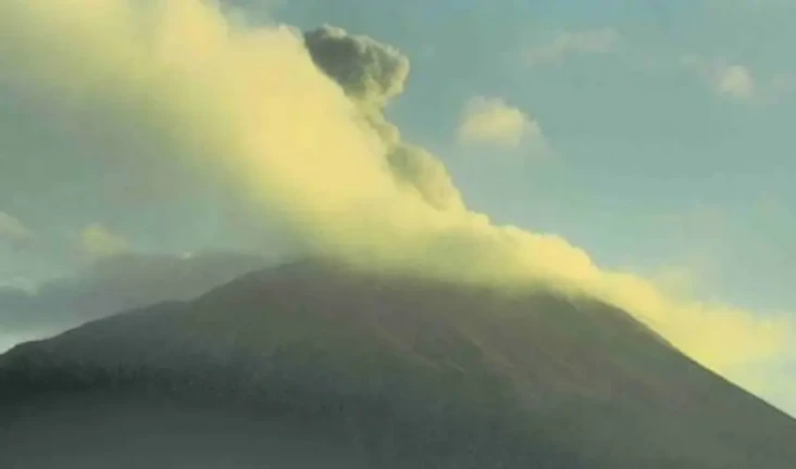 Gunung Ili Lewotolok...