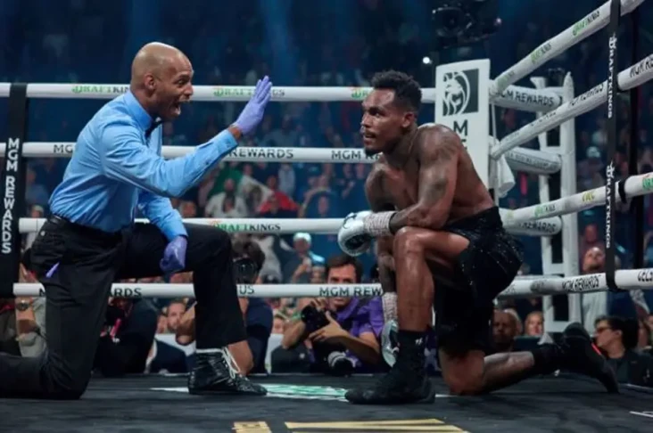 Jermell Charlo Berlutut...
