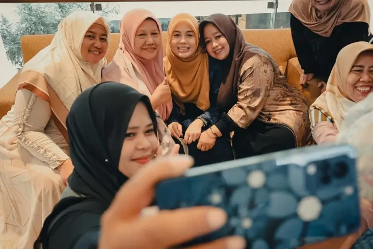Pola Asuh Siti Atikoh...