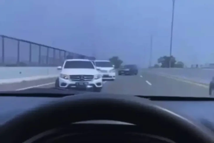 3 Mobil Mewah yang Lawan...