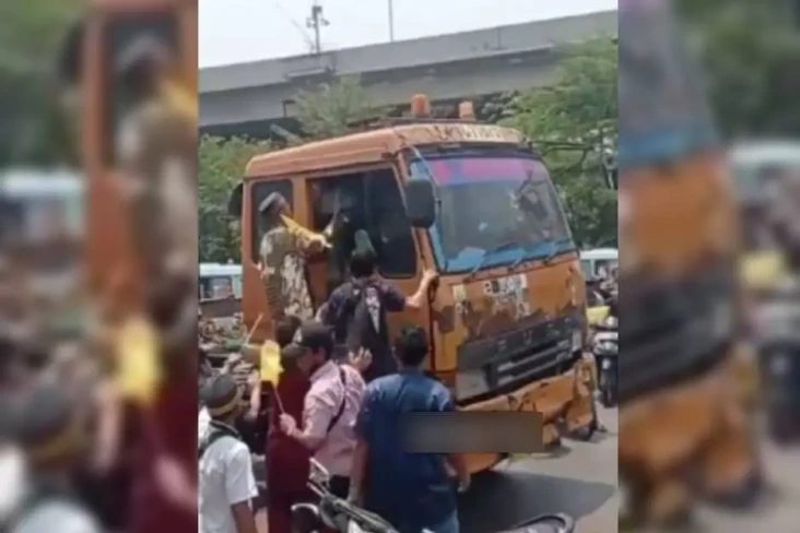 Viral Sopir Truk Dikeroyok...
