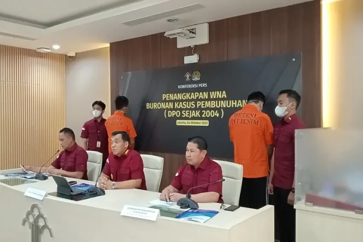 2 Warga China Buron...