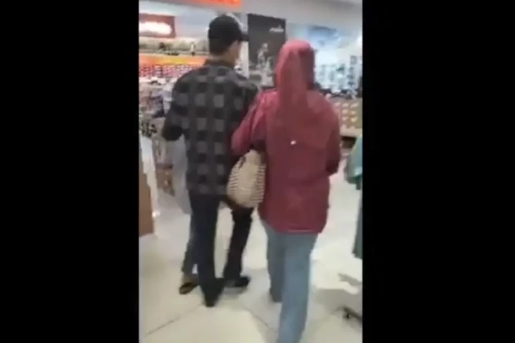 Pandeglang Gempar, Istri...