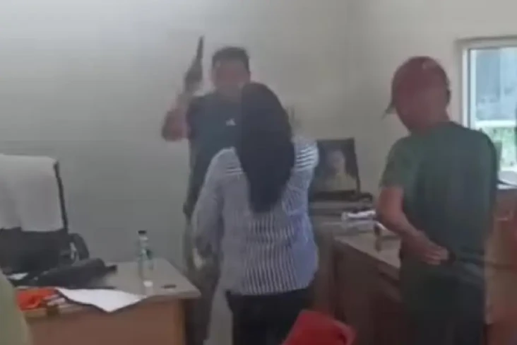 Viral Pria Koboi Umbar...