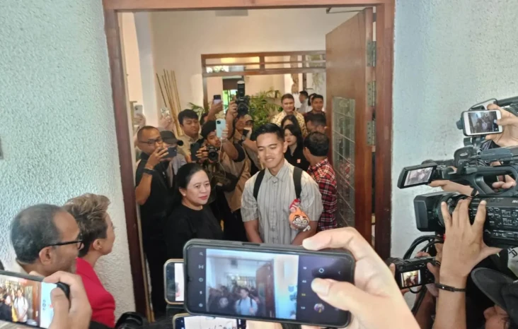 Berpakaian Hitam, Puan...