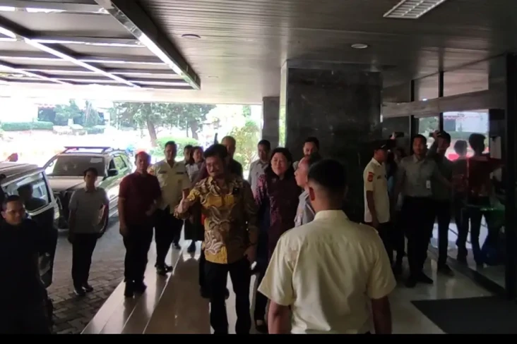 Ngantor ke Kementan,...