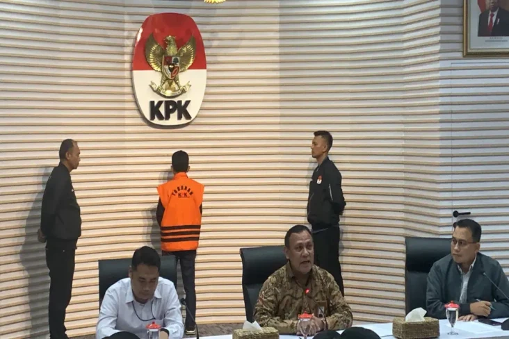 Wali Kota Bima Tersangka...