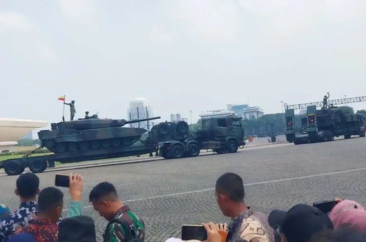 TNI Parade Alutsista...