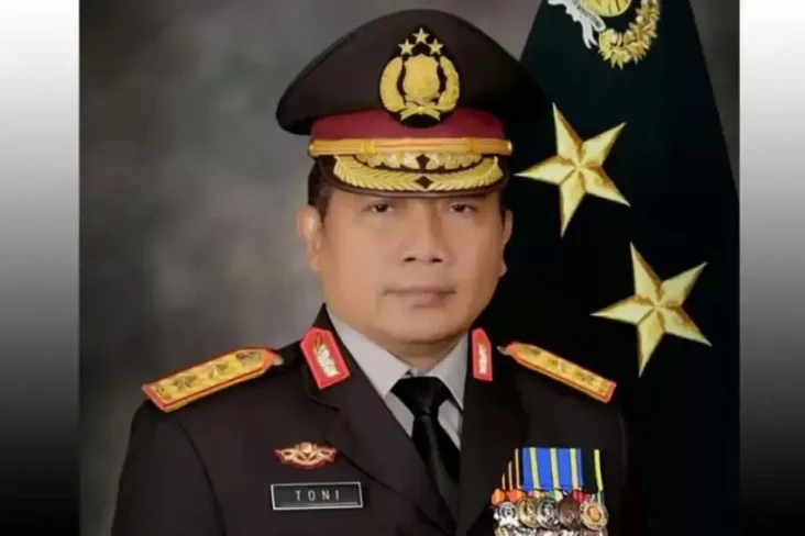 Kapolda Jatim Irjen...