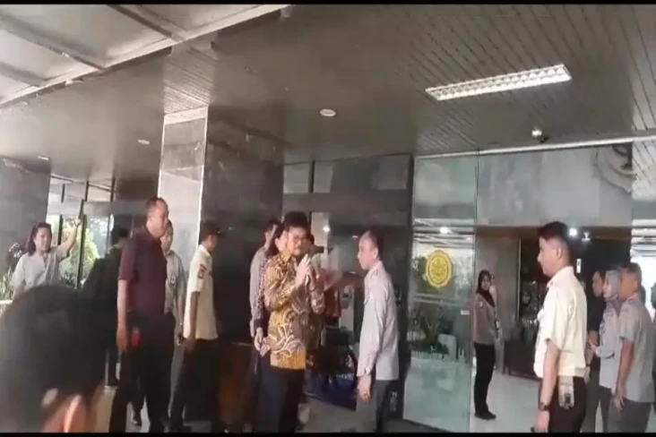 Tiba di Kantor Kementan,...