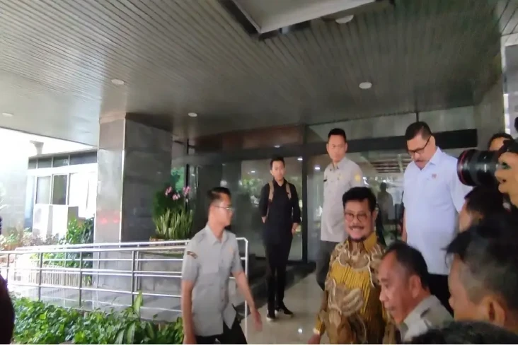 Jawab Soal Dugaan Korupsi,...