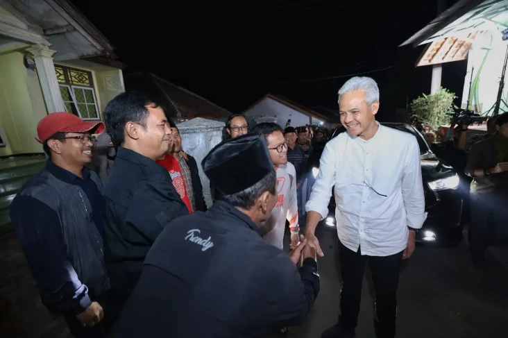Ganjar Berkunjung ke...