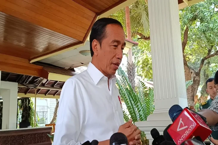 Jokowi Tunjuk Kepala...